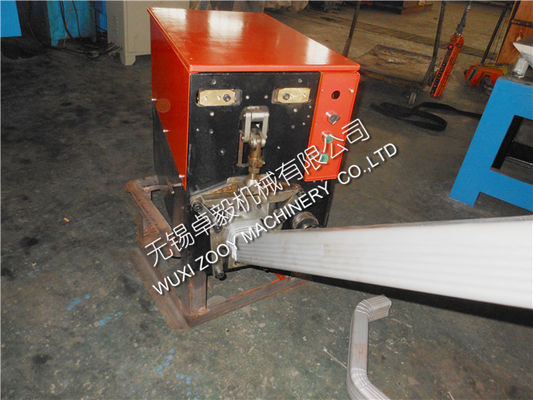 Bewegliche quadratische Downspoutmaschine, Rolle des Blechs 3KW, die Maschinen bildet